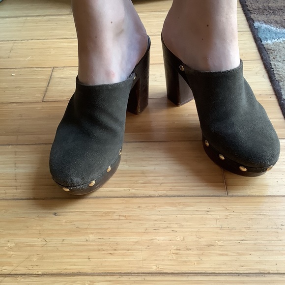 Clogs - Picture 2 of 5